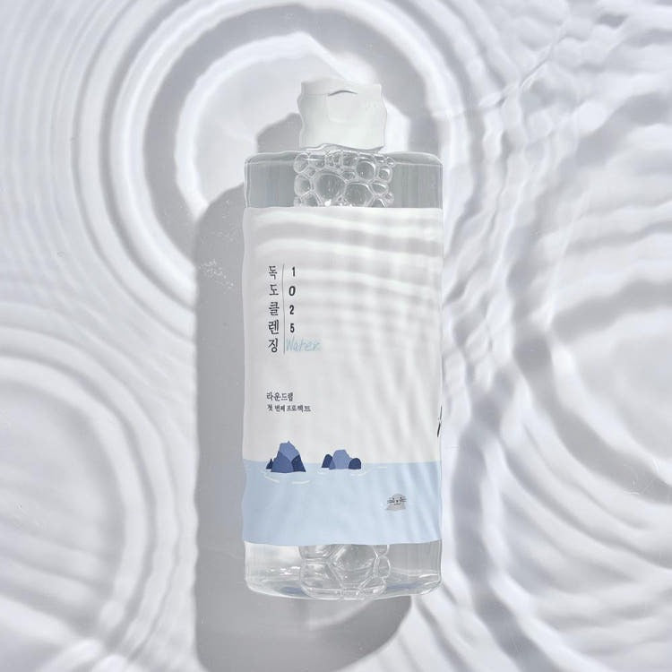 ROUND LAB 1025 Dokdo Cleansing Water 400ml cleanser packaging image
